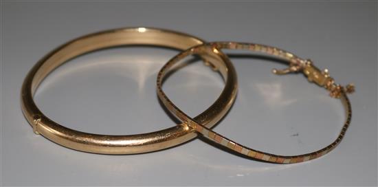 9K three-colour gold bracelet and a 9ct gold hinged bangle (filled)